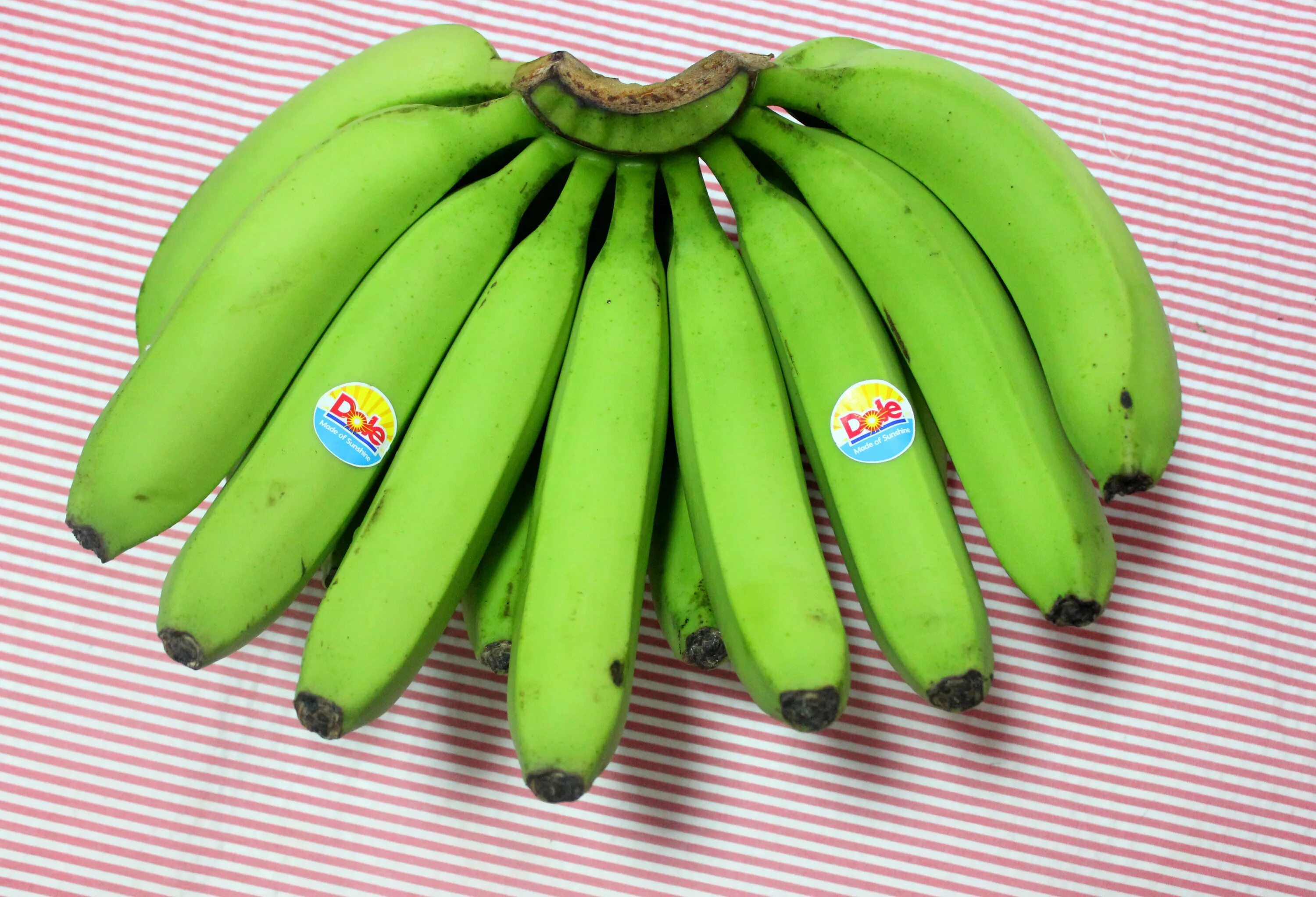 Можно есть зеленые бананы. Бананы полузеленые. Зеленые бананы. Необычные сорта банана. Зеленая бандана.