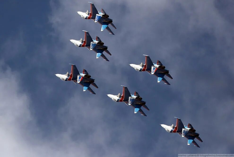 Русские витязи из тулы. Самолёт стриж су 27. Су-30см русские витязи. Су-35 в парке патриот. Витязи пилотажная группа.