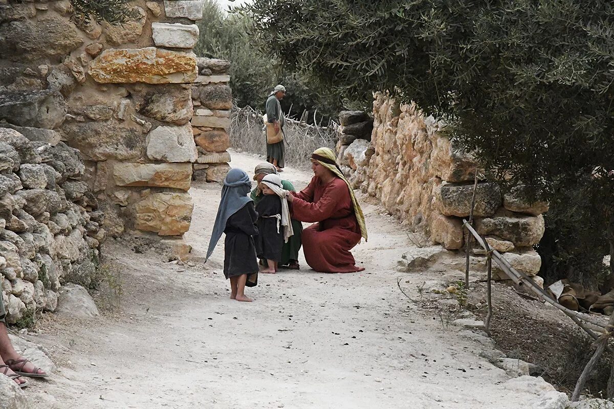 Тора израиль. Древний вифлеем. Город давида вифлеем. Евреи у стены плача. В стране иудейской вифлеем стоит.