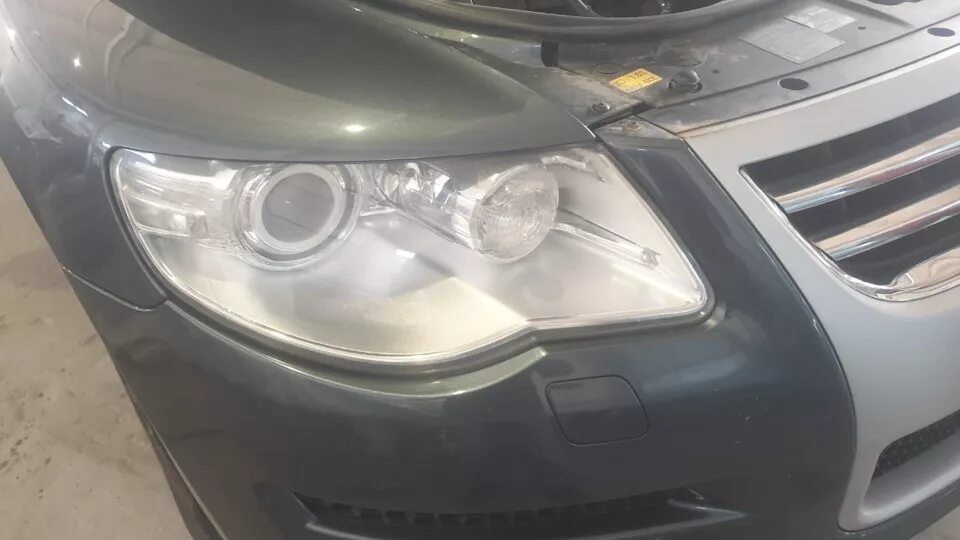 Фольксваген туарег как снять фару переднюю Замена ксеноновых ламп Volkswagen Touareg (1G), 3,2 л, 2011 года запчасти DRIV