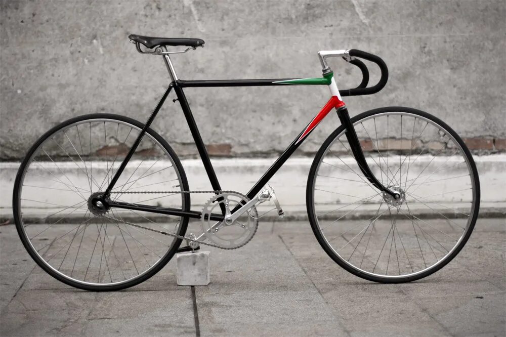 Эдди меркс велогонщик фото. Эдди меркс велогонщик. Bicycle eddy merckx emx-1. Легендарные велосипедисты. Меркс велогонщик.