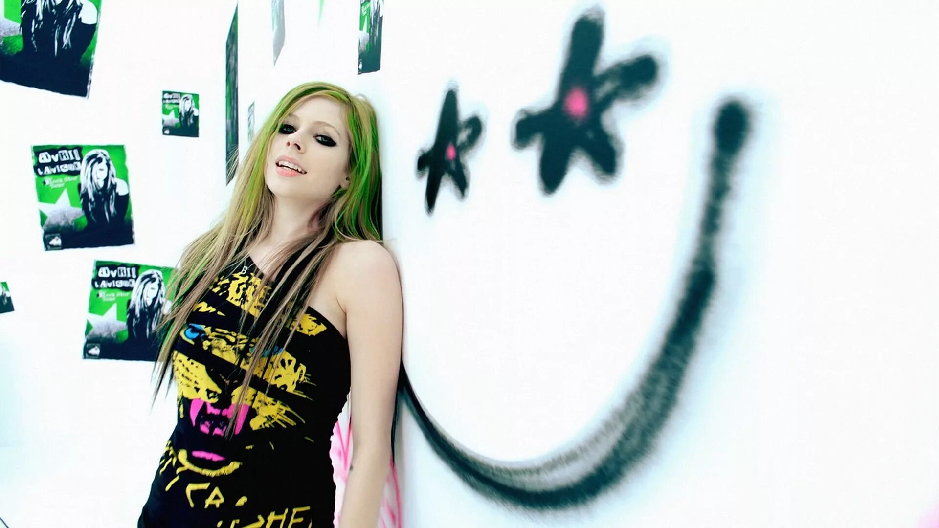 Smile avril. Avril lavigne smile. аврил лавин улыбается. avril lavigne улыбка. аврил лавин smile.