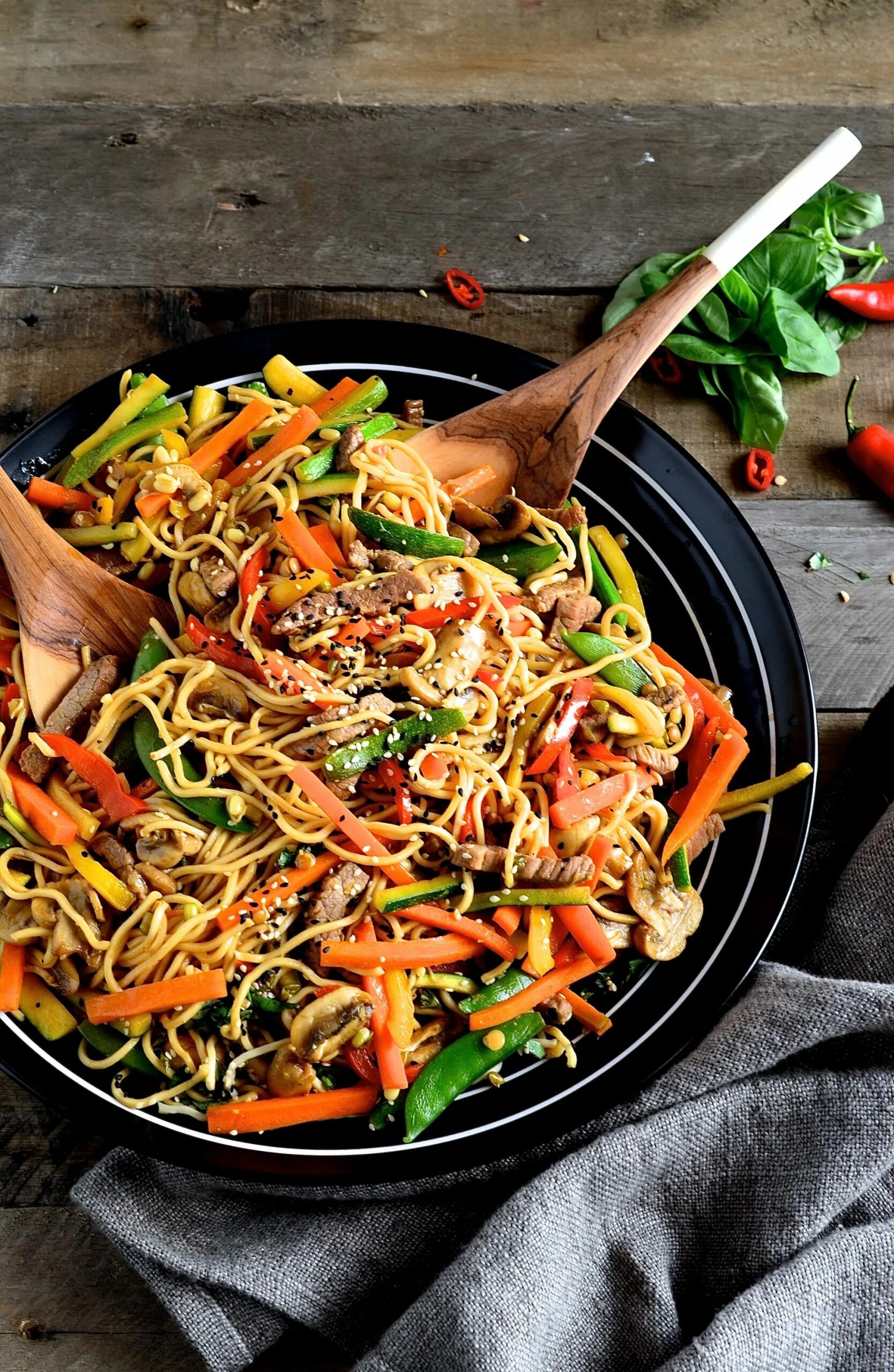 Korea wok. Лапша стир фрай. Вок с тофу. Стир фрай с фунчозой. Korea wok.