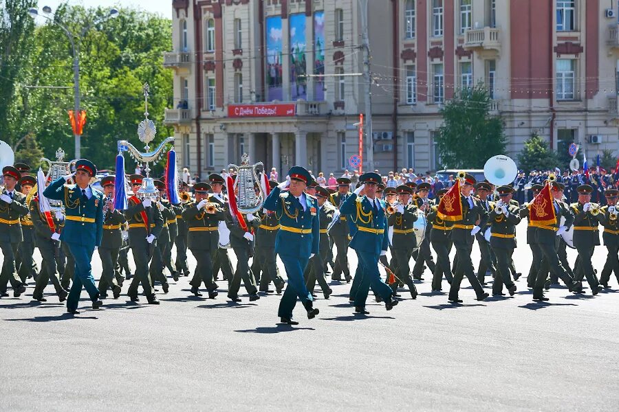 Парад на театральной площади в Ростове на Дону. Парад 9 мая Ростов. Генеральная репетиция парада Победы в Ростове-на-Дону. Парад Победы Ростов на Дону 2011. Парад ростове на дону