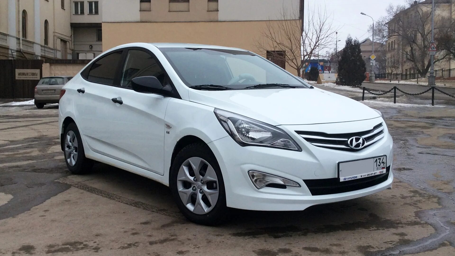 Hyundai solaris 2015. Hyundai solaris рестайлинг. Хендай солярис новый 2014. Красный солярис 19 год. Hyundai solaris.