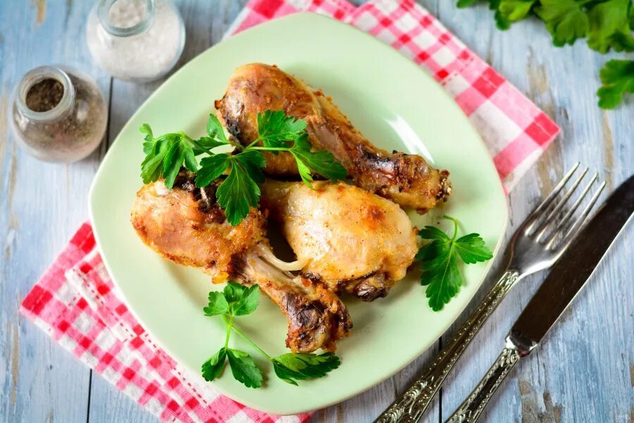Куриные с медом и горчицей. Куриные ножки в медово-горчичном соусе. курица в чесночном соусе. курочка в медово-горчичном маринаде. голень куриная в маринаде.