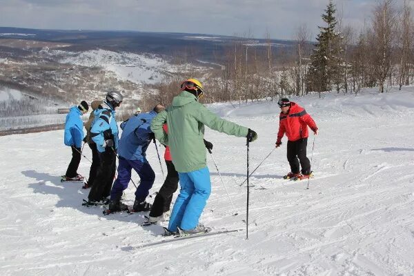 Инструктор по горным лыжам категории. Губаха инструкторы. Инструктор губаха. Караваев владислав горно алтайск. Губаха горнолыжный комплекс.