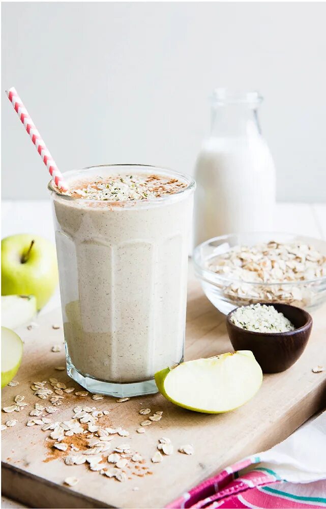 Смузи с овсянкой и бананом. Овсяные хлопья в блендере. Овсяные хлопья измельченные. Овсяные хлопья измельченные. Блендер овсяные хлопья.