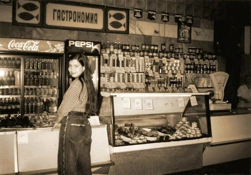 Олд скул паб москва. Моторола раскладушка razr 2004. Катер охта 650 мчс. Old school pub москва китай город. Bedlam (1996).