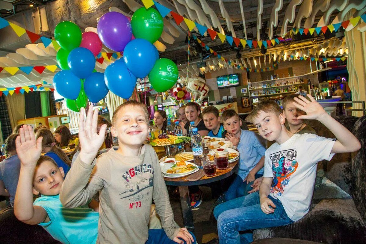 Куда сводить подростка на день рождения. Маскарадная вечеринка для подростков. С днём рождения подростку. Организация дня рождения подростка 13 лет. Развлечения на детский день рождения.