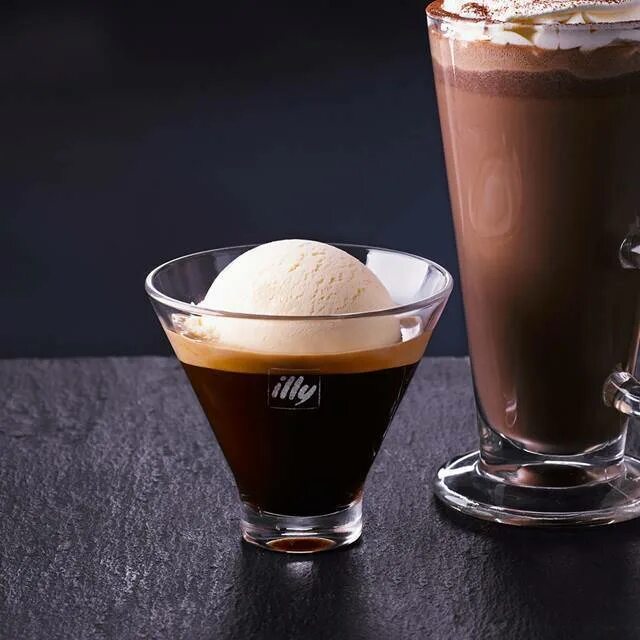 Кофе глясе что это. Кофе гляссе или кофе глясе. Какао глясе. Глясе кофейные напитки. Кофе глясе подача.