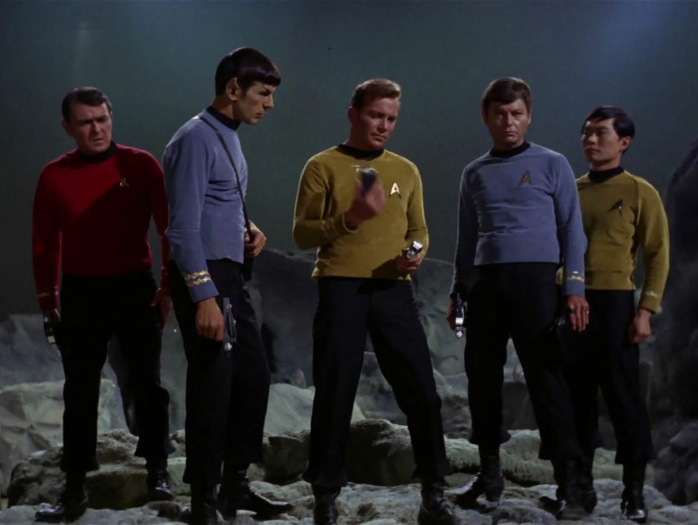 Стартрек команды. Star trek 1966. кирк стартрек 1966. стартрек команда.