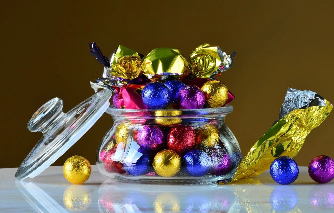 Конфеты mone черный трюфель. Шоколадные конфеты в упаковке. Как получить конфеты в бф. Карамельки леденцы. Кондитерская фабрика мвн конфеты.