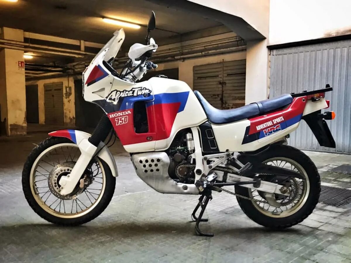 Хонда твин 750 купить. Honda Africa Twin 750. Honda XRV 750 Africa Twin. Honda Africa Twin 750 2020. XRV 750 Africa Twin.