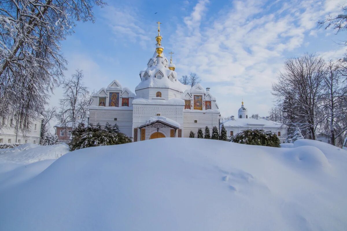 Свято махрищский монастырь. Свято-Троицкий Стефано-Махрищский монастырь. Стефано-Махрищский монастырь зимой. Махра монастырь. Махра Александров монастырь.