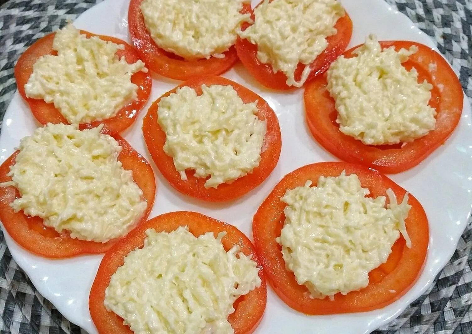 Закуска с сыром и чесноком