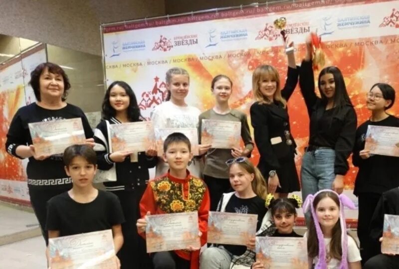 Конкурс приволжский. Образцовый ансамбль танца дебют. ансамбль дебют кострома. конкурс класс астрахань. коллектив джоконда астрахань танцевальный коллектив.