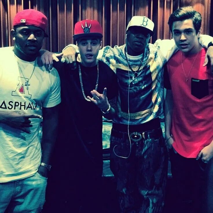 Austin Mahone Justin Bieber. Austin Mahone и Джастин Бибер. YMCMB 2014. Джастин Махони фото. Ago music