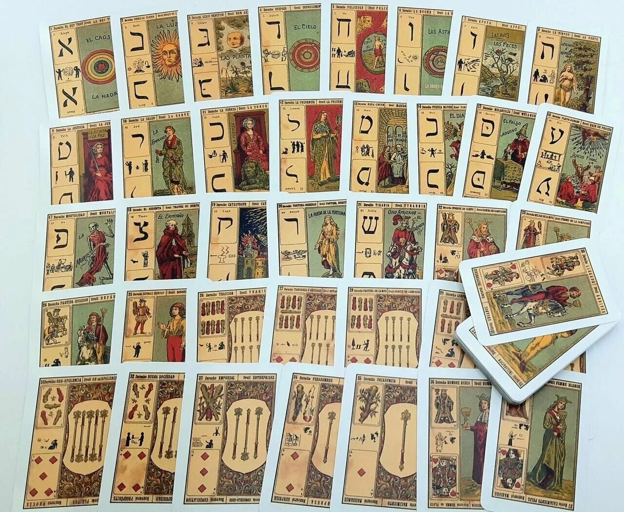 Расклад о первом впечатлении таро. Выбери карту таро и узнай. Акция на расклад таро. Самые первые таро первозданный вид. Таро 1 ответ.