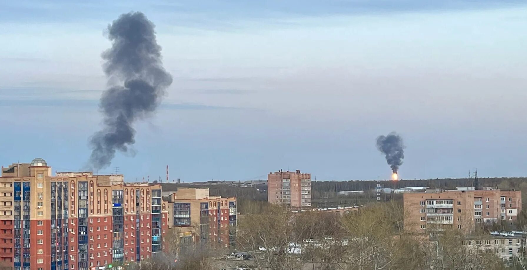 Взрыв на рязанском нефтезаводе. Пожар на НПЗ В Рязани. Пожар на Рязанском нефтезаводе. Бомбёж Рязани нефтезавод. Пожар на Рязанском НПЗ 2024.