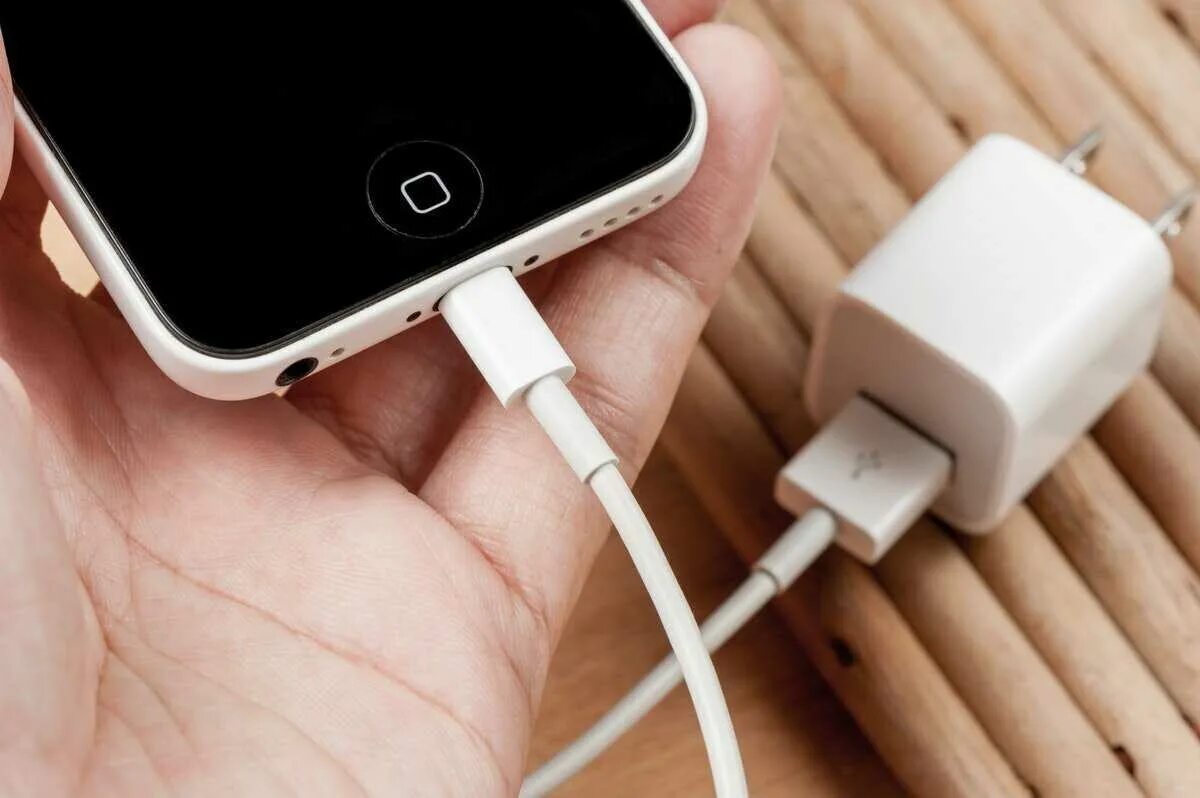 Зарядка для айфона. Зарядка на айфон 6. Зарядка на айфон 5. Iphone 13 Charger. Телефон не поддерживает зарядку