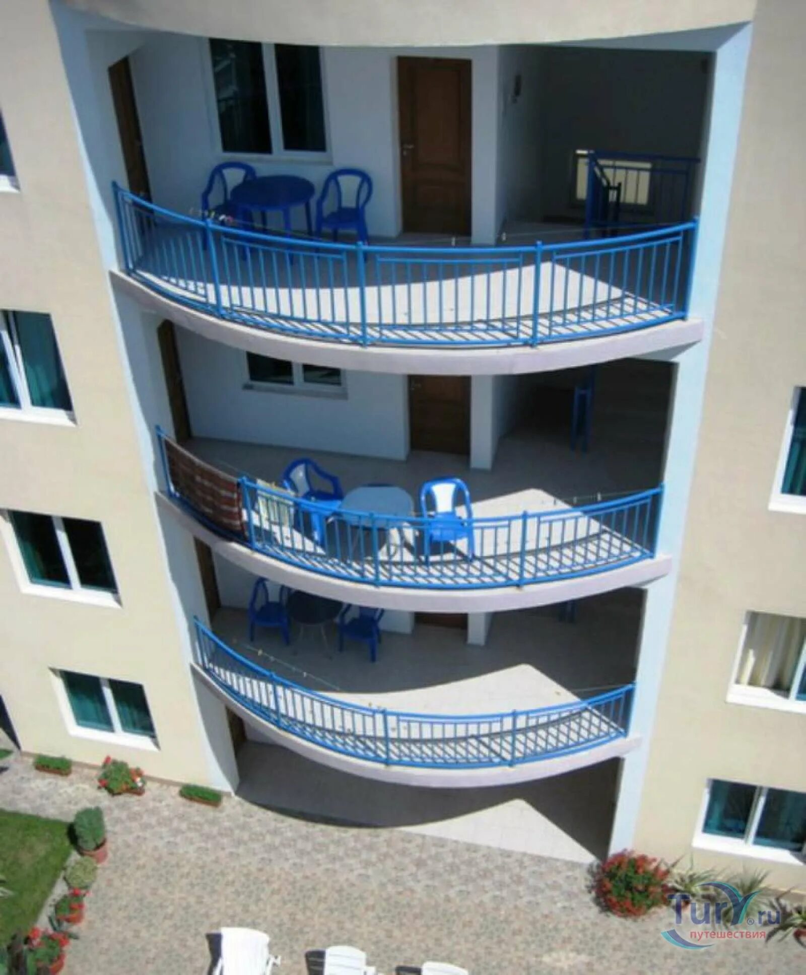 Жилье в адлере 2024. Адлер радуга свердлова 26а. Апартаменты сочи адлер у моря. Гостевой дом анна. Адлер ул свердлова 26.