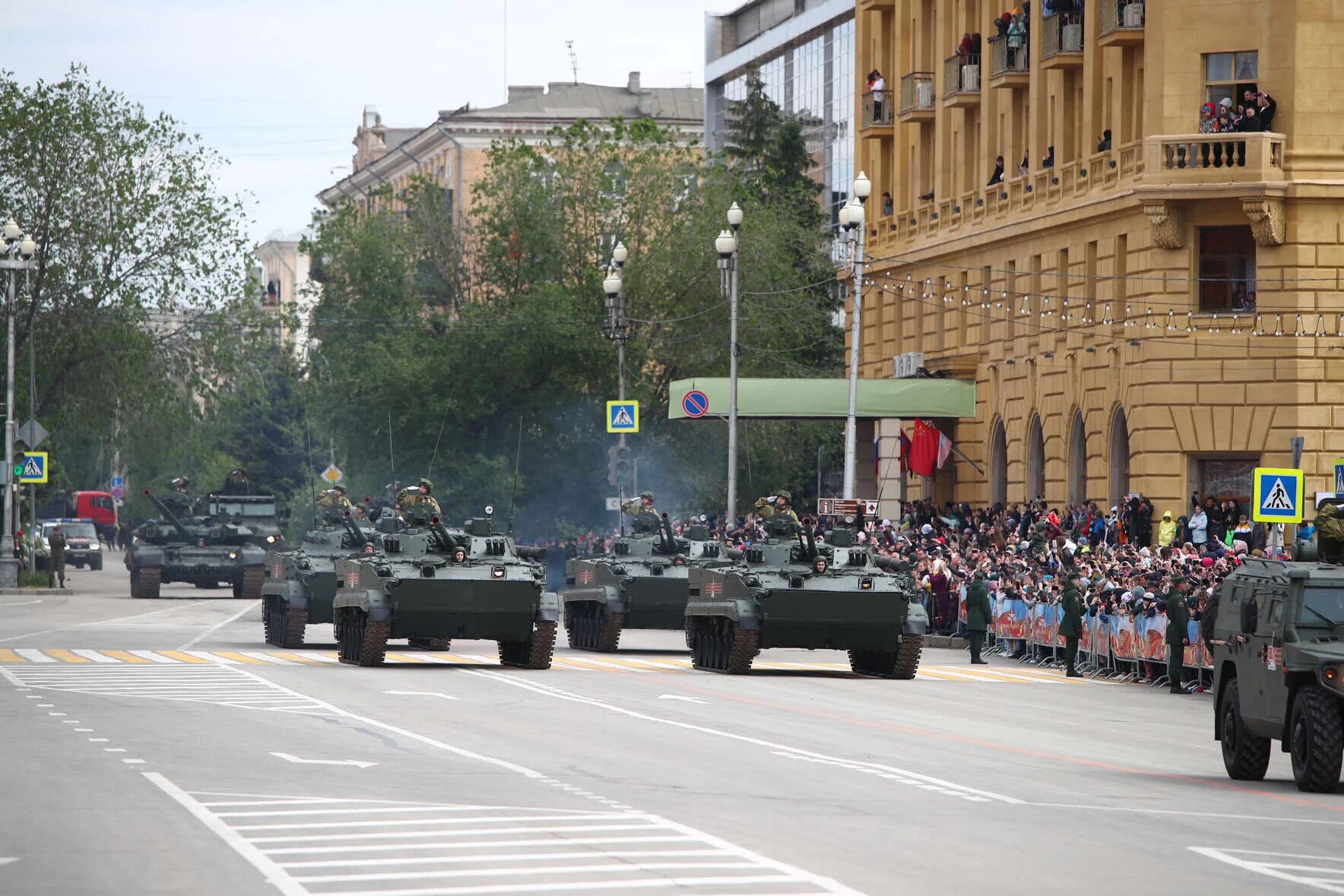 Парад 9 мая волгоград. Парада Победы на 9 мая в Волгограде. Парад 2019 Волгоград. Парад Победы 2023 в Кургане. Парад в Волгограде 9 мая 2023.