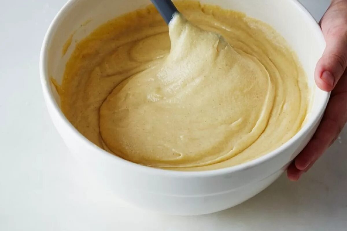 Медовое тесто. Медовик классический с заварным кремом. Картинка вареный мед. Коржи для медовика. Медовое тесто.