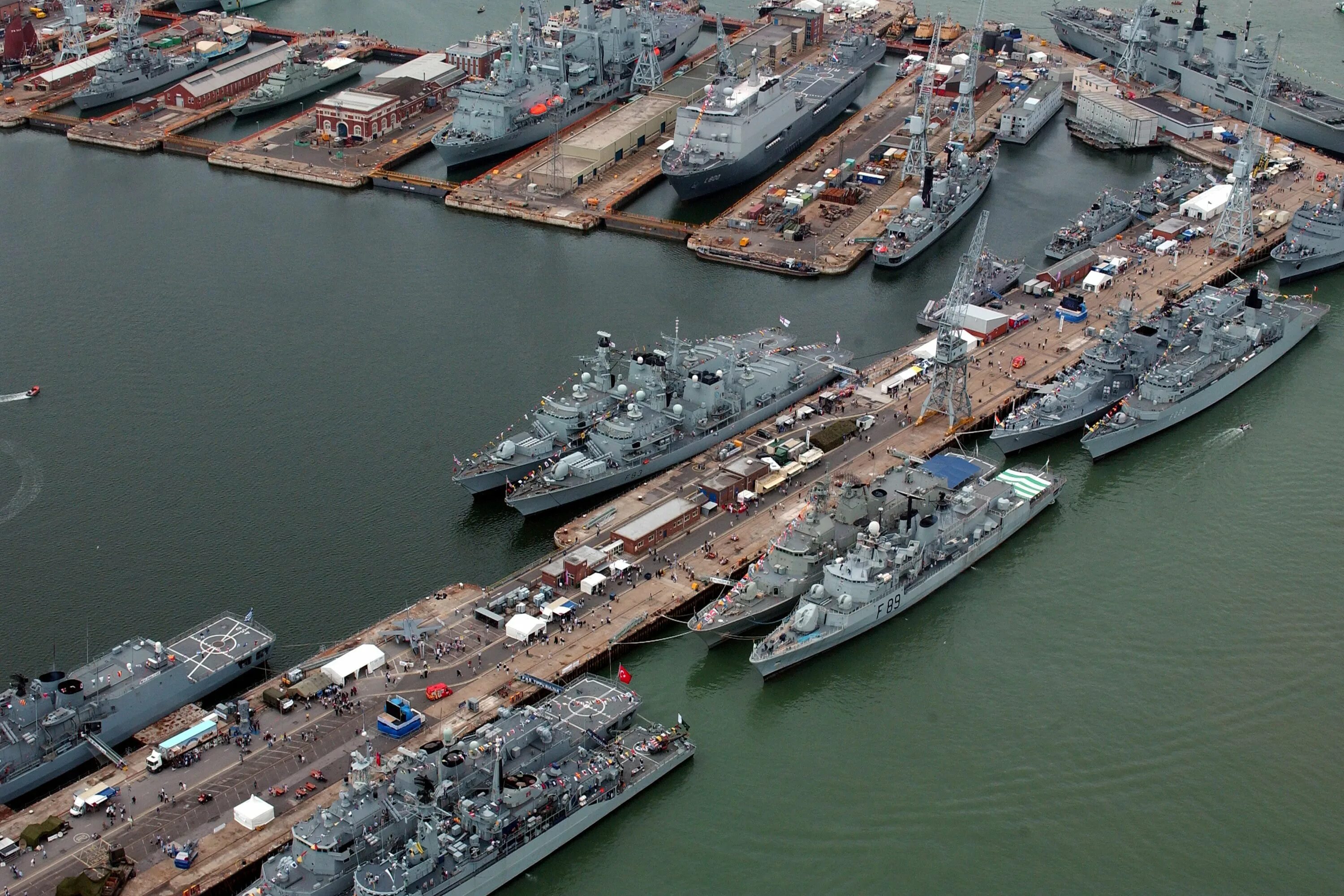 Королевский военно-морской флот Великобритании. Королевский флот Британии. ВМБ Йокосука. Портсмут (военно-морская база). Флот на английском