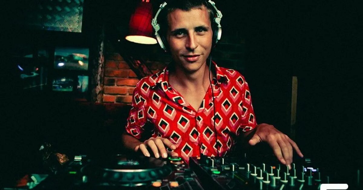 Dj mixes sets. Лекс сталкер диджей. Домашний DJ Set. DJ Promo фото.