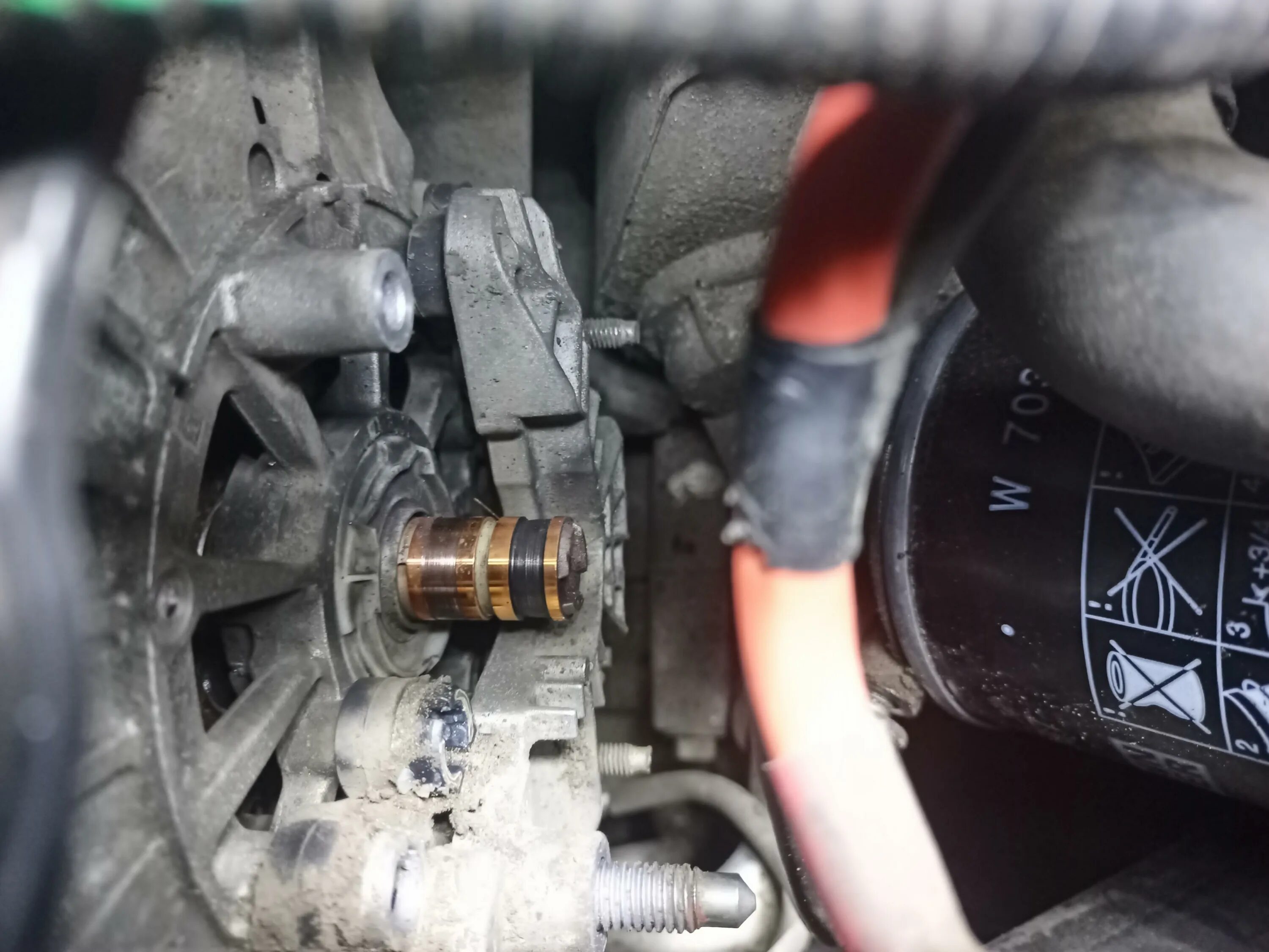 Как заменить щетки генератора рено дастер Замена щёток генератора Renault Duster (1G), 1,5 л, 2015 года поломка DRIVE2