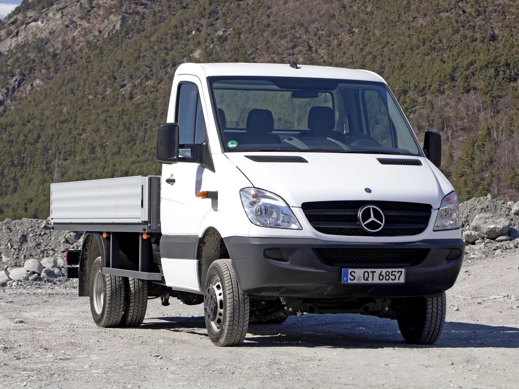 Mercedes-Benz Sprinter грузовой бортовой. Мерседес Спринтер 519 грузовой. Mercedes Sprinter бортовой 4x4. Mercedes Sprinter 4x4 самосвал. Спринтер казахстан