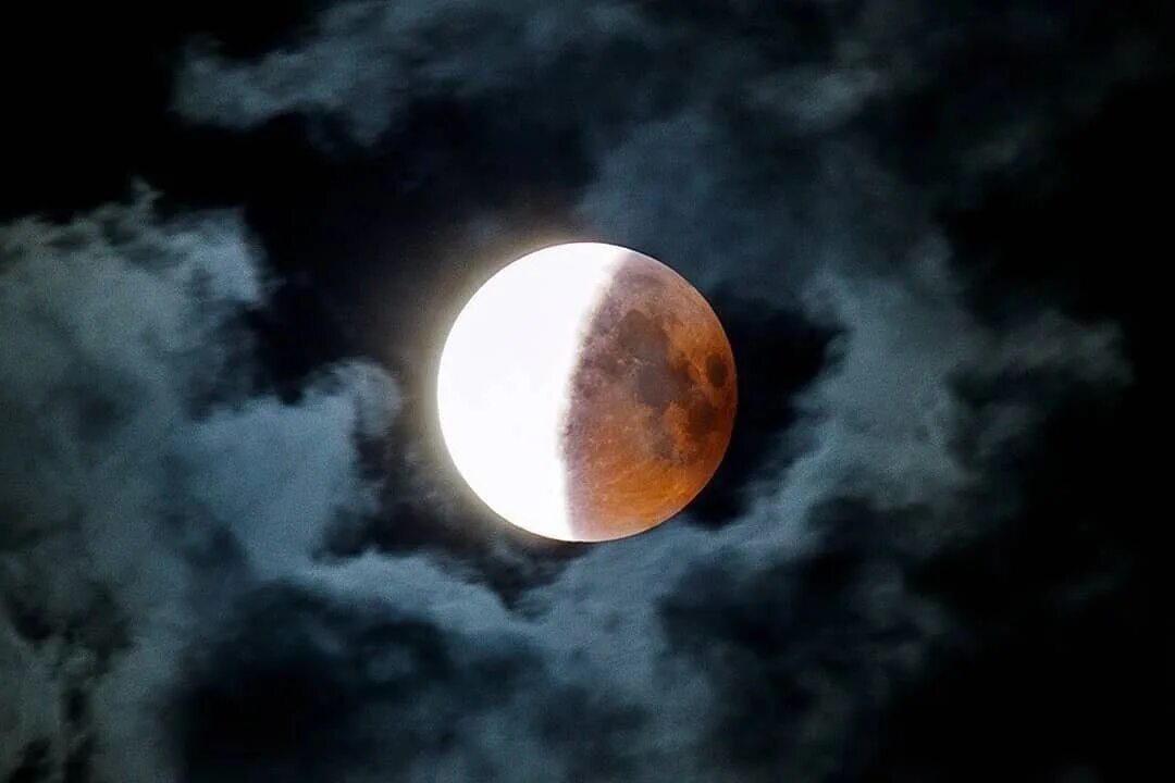 Луна 5 мир. Полутеневое затмение Луны. Лунное затмение 05.05.2023. Полутеневое солнечное затмение. Полутеневое лунное затмение май 2023.