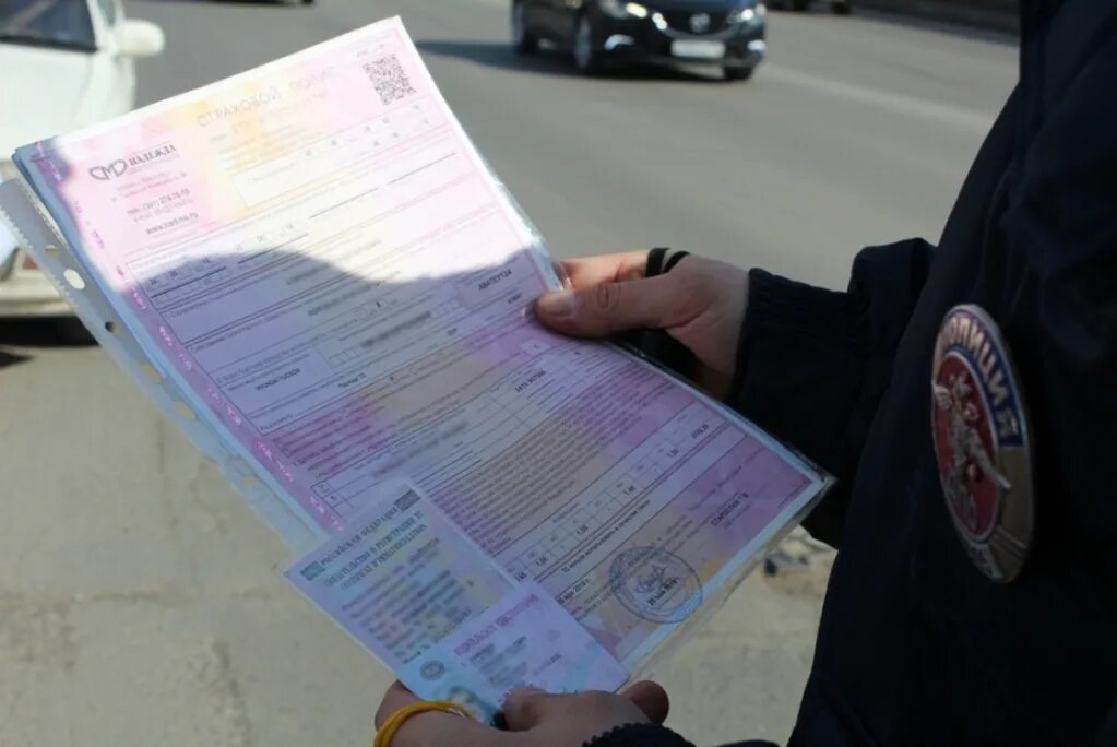 Вписан ли водитель в осаго. Полис ОСАГО. Проверка полиса ОСАГО. Штраф ГИБДД полис ОСАГО. Полис для ГИБДД.