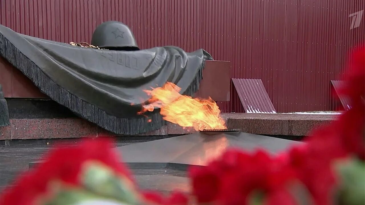 День 22 июня 2025 года. 22 июня день памяти. неизвестный солдат. минута молчания 22 июня 1941. возложение цветов к могиле неизвестного солдата.