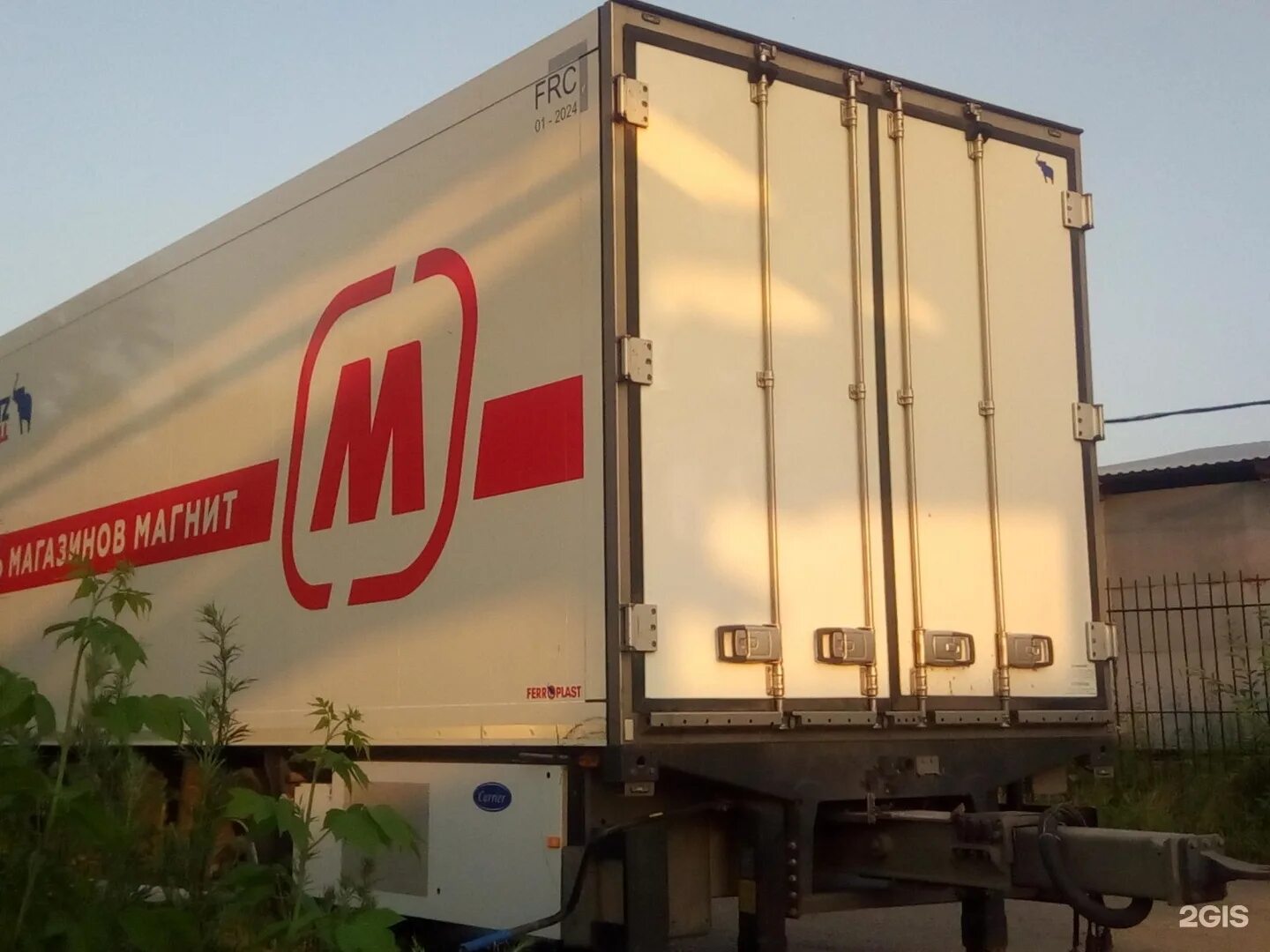 Шмитц полуприцеп реф сзади. Ворота полуприцепа шмитц. Задние ворота на полуприцеп шмитц. Ворота на полуприцеп шмитц. Полуприцеп schmitz рефрижератор 2010.