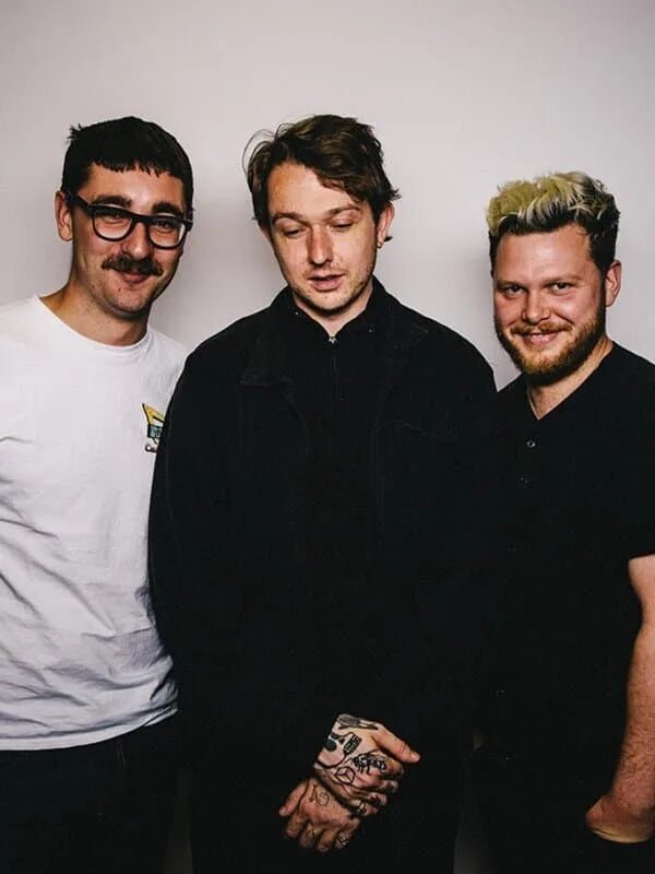 Alt'j. Группа alt-j. Alt-j вокалист. Alt j солист группы.