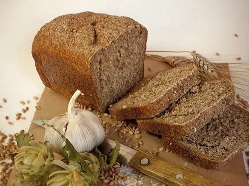 Хлеб из пророщенной пшеницы. Хлеб из проросшей пшеницы. Хлебцы из пророщенной пшеницы. Хлеб с пророщенным зерном. Хлеб с пророщенным зерном ржи.