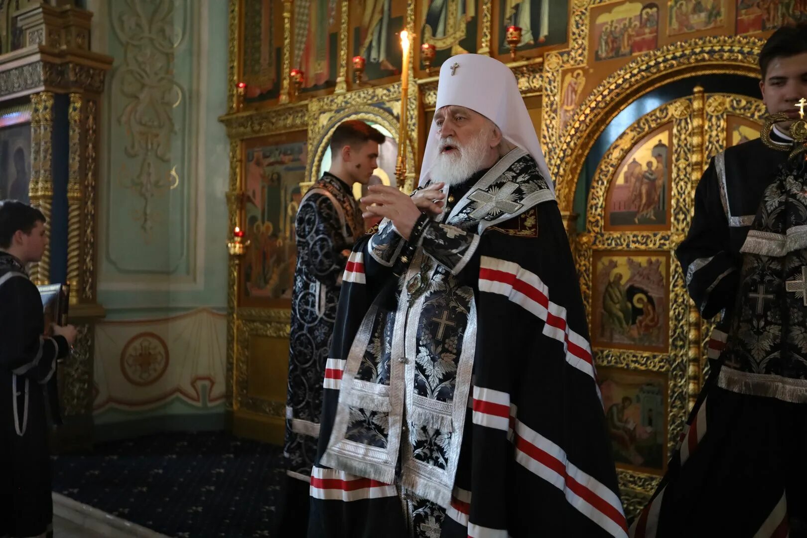 Чин великой вечерни. Великая вечерня с чином прощения. Епископ Тихвин Свято. Владыка гор.