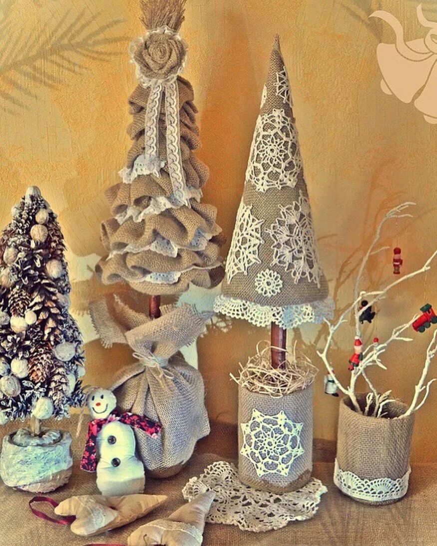 Идеи для новогоднего творчества. Елка с рукодельными игрушками. Елочные игрушки хенд мейд. Елочные грушки из фетра. Новогодний декор своими руками.
