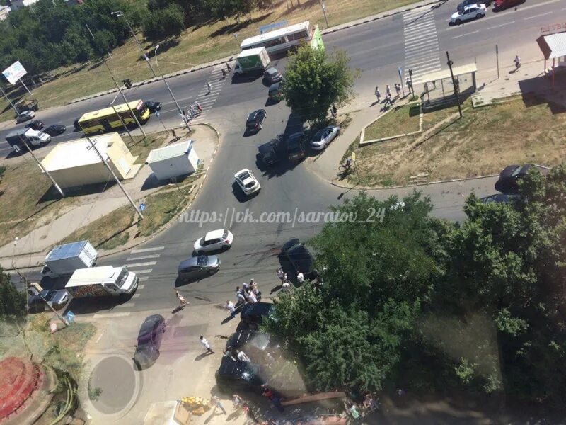 Юбилейный саратов сегодня. Авария в Юбилейном Саратов. Авария в Юбилейном сегодня.