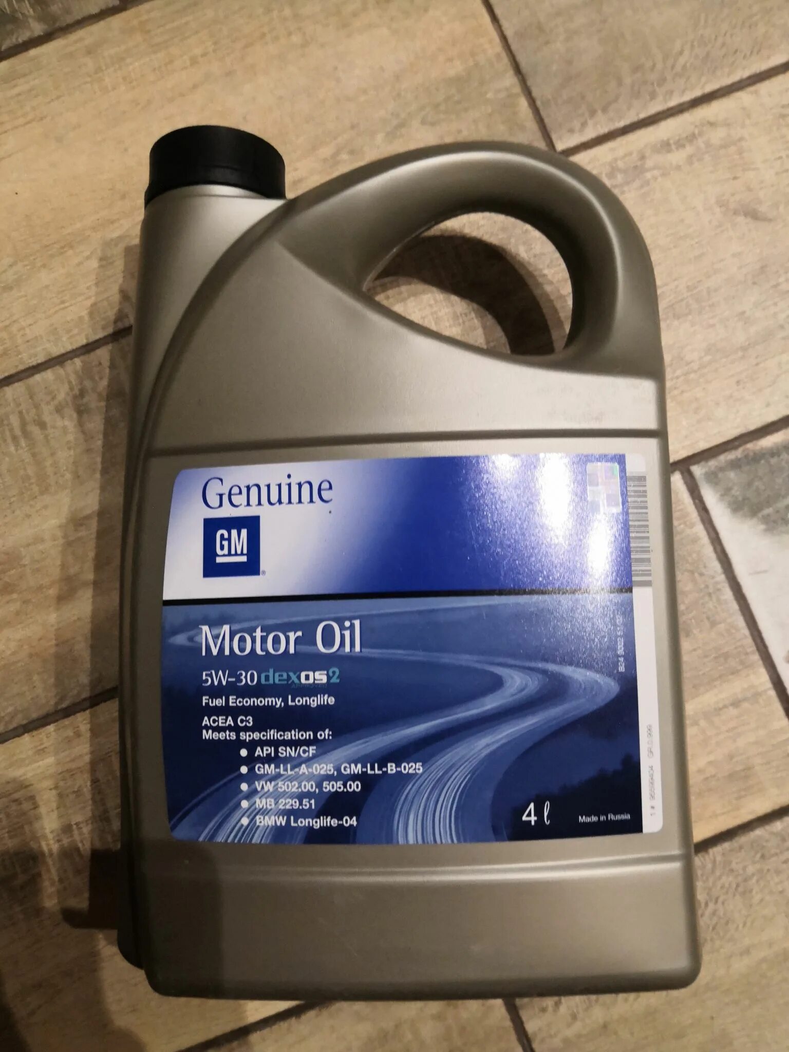 Масло gm 5w30 литр. Genuine GM 5w30 dexos2. Genuine GM Motor Oil 5w-40. Масло GM Motor Oil Dexos 2 5w-30. GM 5w30 dexos2.