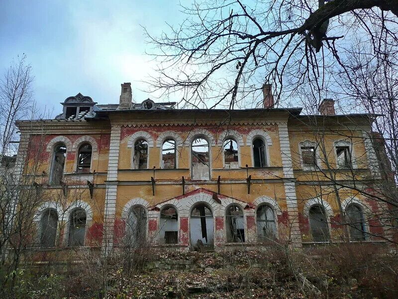 Поместье крепостных. Смоленск высокое усадьба Шереметьевых. Село высокое Смоленская область усадьба Шереметьевых. Поместье графа Шереметьево высокое. Усадьба графа Шереметьева Смоленская область.