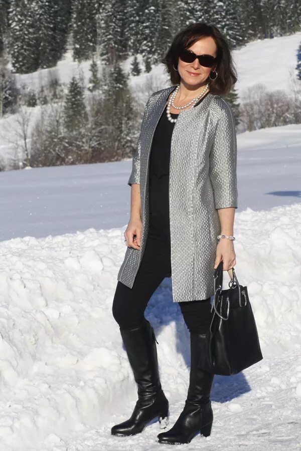 Одеться зимой женщине 40 лет. Стильные образы 40+ для женщин. Зимняя верхняя одежда для женщин 40 лет. Одеться зимой женщине 40 лет. Зимняя одежда для женщин 50 лет.