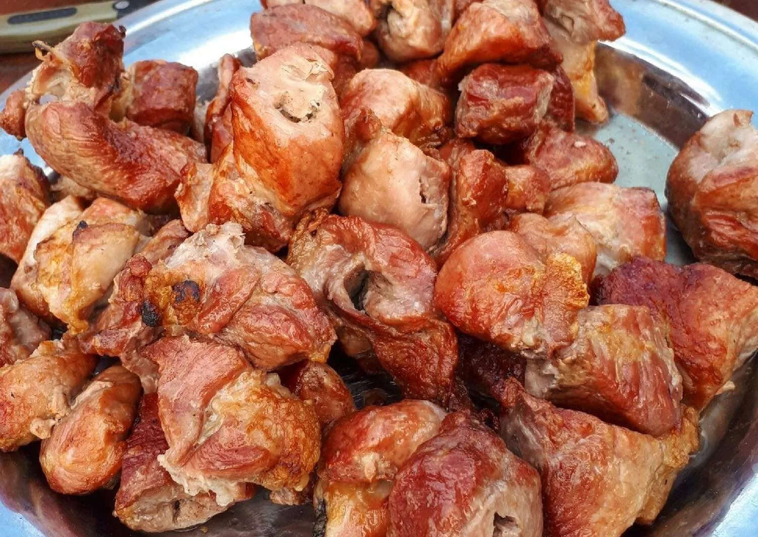 Чтобы шашлык из свинины был мягкий. Кусок шашлыка. шашлык из свинины. шашлык большими кусками. маринад для шашлыка.