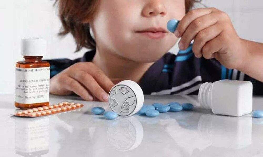 Детей средства. Отравление лекарственными препаратами. Лекарственные препараты для детей. Таблетки для детей. Отравление детей лекарствами.