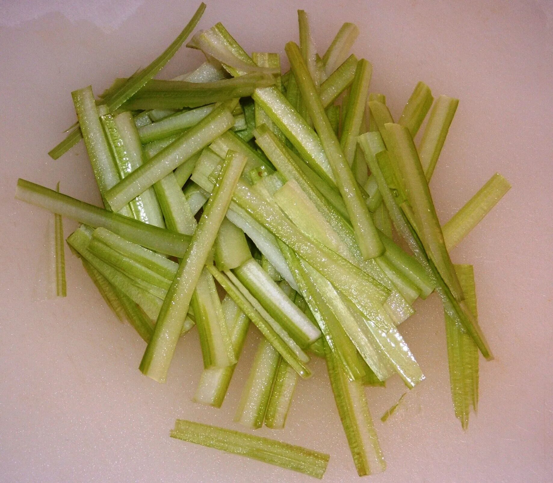 Как нарезать соломкой быстро. Жюльен (julienne). нарезка. нарезка соломкой. овощи нарезанные соломкой. нарезать соломкой.