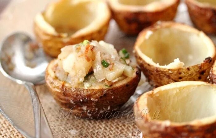 Жульен в картофельных корзиночках. Картофельные корзинки. Картофельные корзинки. Картофельные корзинки. Корзиночки из картофеля с фаршем.
