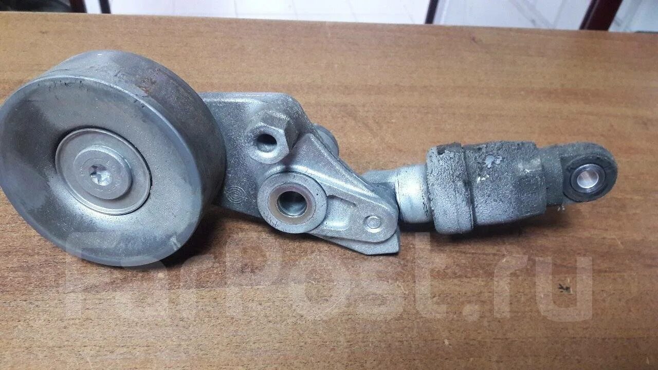 4. Натяжитель ремня генератора honda civic. Натяжитель ремня хонда црв 2. Натяжитель хонда cr-v3. Натяжитель ремня honda cr-v 3.