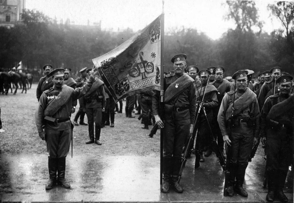 Знамена первой мировой. Экспедиционный корпус во Франции (1916-1918).. Русский экспедиционный корпус во Франции 1916. Русский экспедиционный корпус во Франции. Русские солдаты в Париже 1916 год.